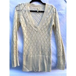 Cafe Brand Cute V-Neck Knit Sweater